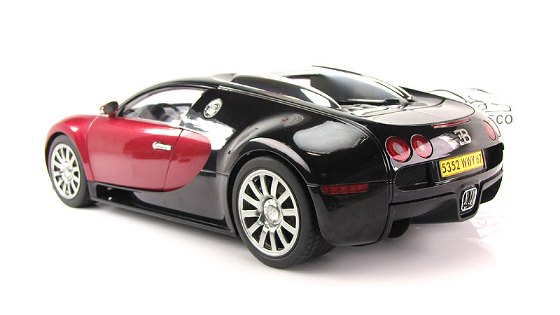 Bugatti 12в. Bugatti Veyron AUTOART 001. Bugatti Veyron AUTOART 1/12. Бугатти Вейрон коллекционная модель. Модель машины Автоарт 1 12.