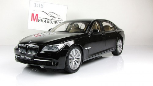  750Li  (F02), 