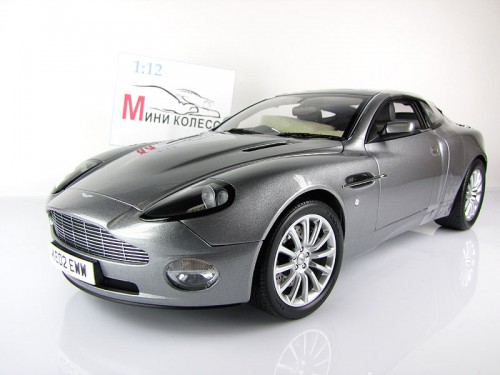   V12 Vanquish   "007" 1:12