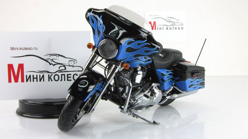 - FLHX Street Glide "Touring Flames Blue"