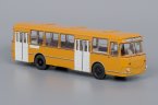 Модель автобуса 677М охра, белые двери