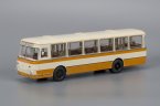 Модель автобуса 677М 1978 г.,запасное колесо