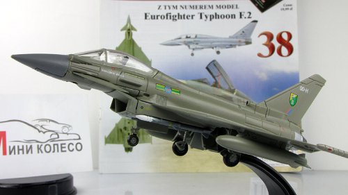 Eurofighter Typhoon F.2 с журналом Самолеты мира №38 (Польша)
