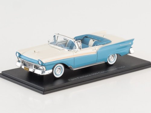 !  ! Ford Fairlane 500 Convertible, light blue/white