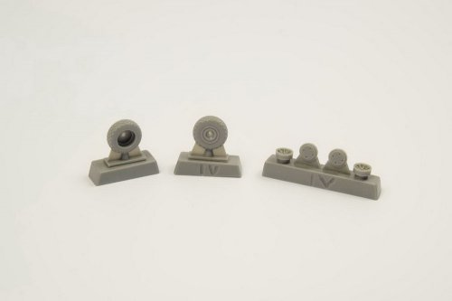 P-40 Wheels - Diamond and Hole Tread for Special Hobby