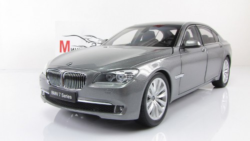  750Li (F02), 