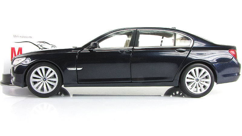 Welly 1 18 bmw. Plymouth fury 1958 1:18. Бмв 1 18. Autoart 1:18 bmw 2002. Bmw 328 hommage, black 1:18 norev.