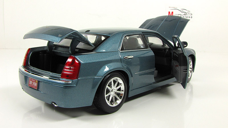 игрушка лексус ис 300 кинсмарт. Mercedes 300sl tamiya 1/24. модель машинки крайслер 300 c. Chrysler 300c 1/18. Maisto chrysler 300c.