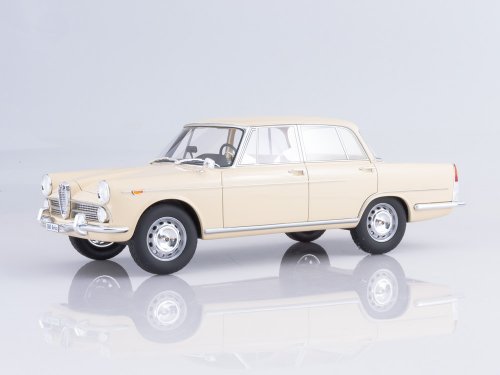 Alfa Romeo 2000, beige