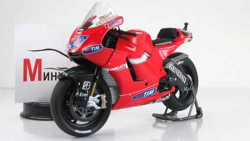  DUCATI DESMOSEDICI GP10 -  