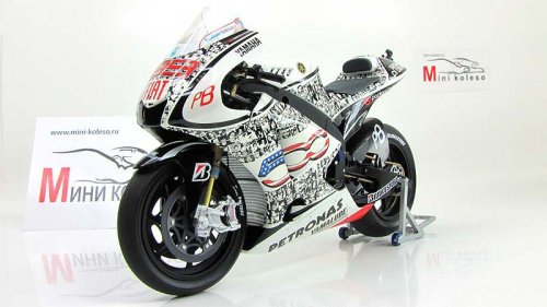  Yamaha YZR-M1-  