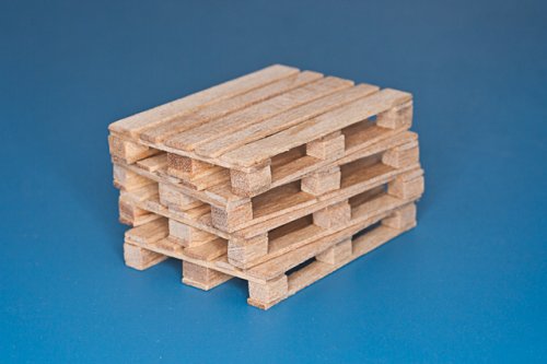 4 x natural wood pallets