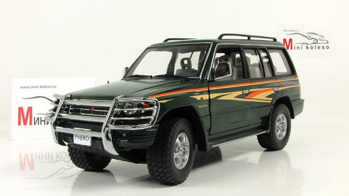 1998 Mitsubishi Pajero Long 3.5 V6 (Dark green)